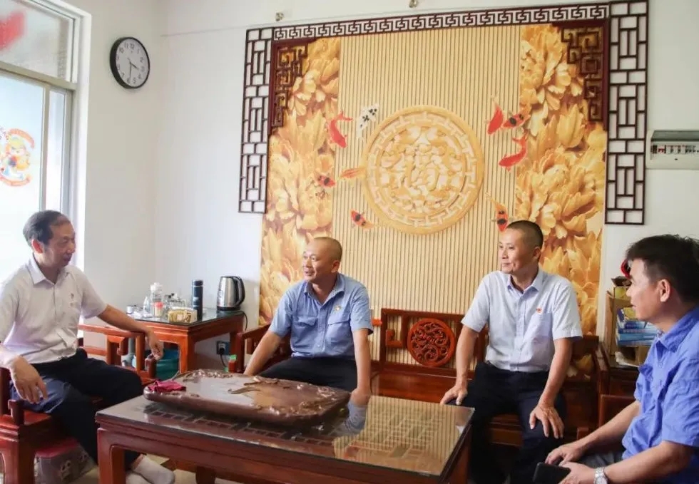 雷火-雷火(中国)一站式竞技服务网站
雷火-雷火(中国)一站式竞技服务网站党委开展“七一”走访慰问活动3.jpg