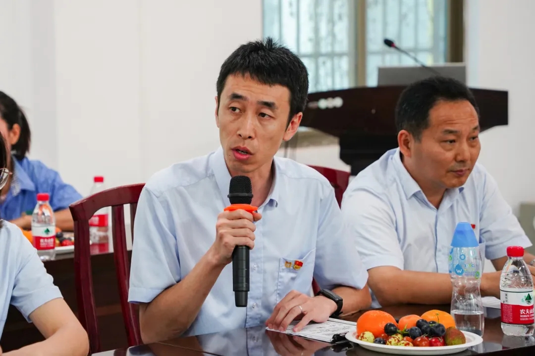 雷火-雷火(中国)一站式竞技服务网站
雷火-雷火(中国)一站式竞技服务网站召开“七一”座谈会4.jpg