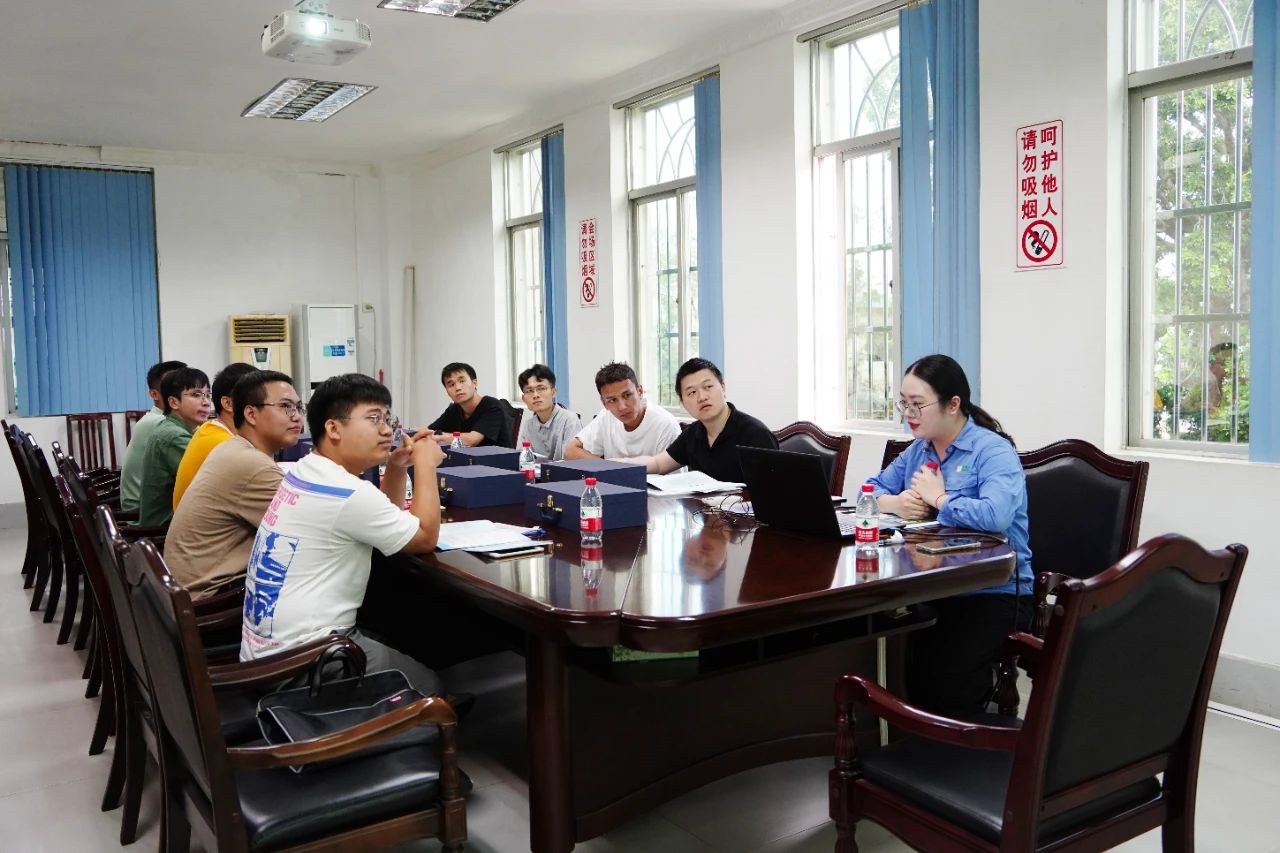 9名青年员工入职雷火-雷火(中国)一站式竞技服务网站
雷火-雷火(中国)一站式竞技服务网站石碌铁矿分公司7.jpg