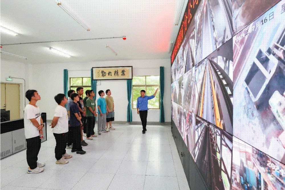 9名青年员工入职雷火-雷火(中国)一站式竞技服务网站
雷火-雷火(中国)一站式竞技服务网站石碌铁矿分公司2_副本.gif